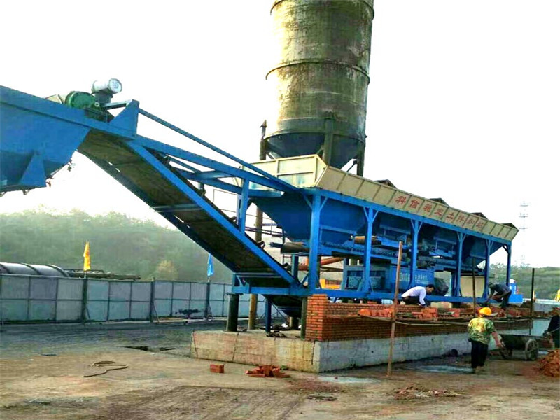 小型移動式水穩(wěn)機，300型水穩(wěn)站廠家型號規(guī)格參數(shù)介紹，可以選！